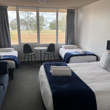 Happy Wanderer Motel Lake Boga On The Lake With Lake Views Luaran gambar