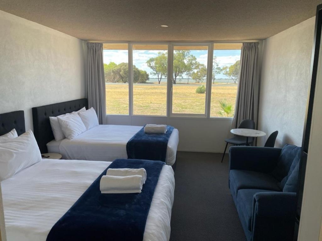 Happy Wanderer Motel Lake Boga On The Lake With Lake Views Luaran gambar