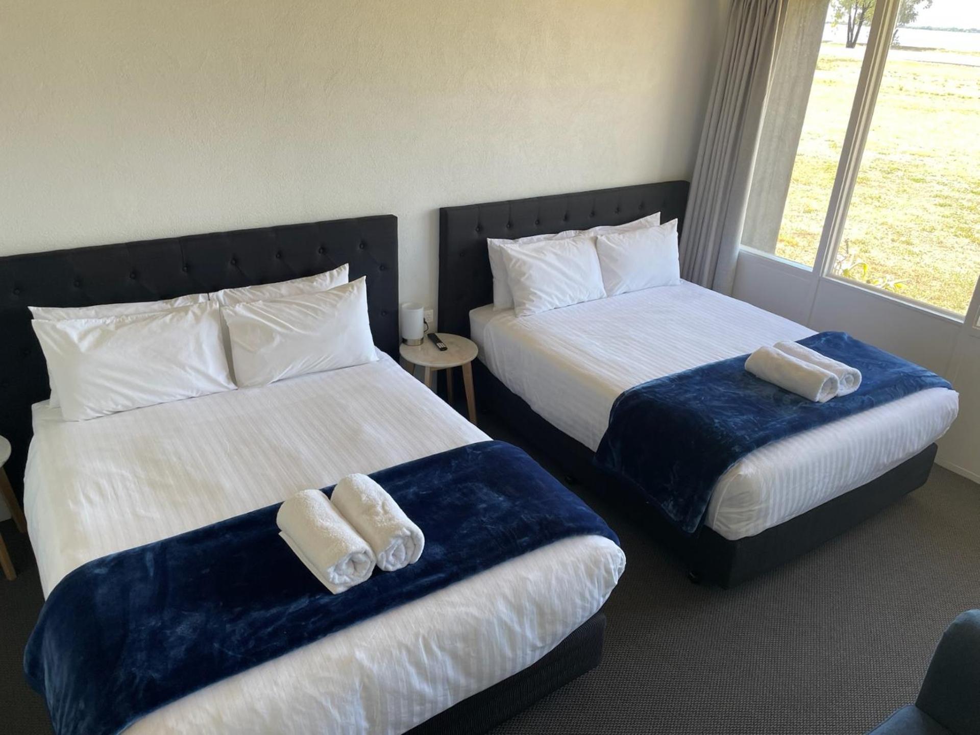 Happy Wanderer Motel Lake Boga On The Lake With Lake Views Luaran gambar