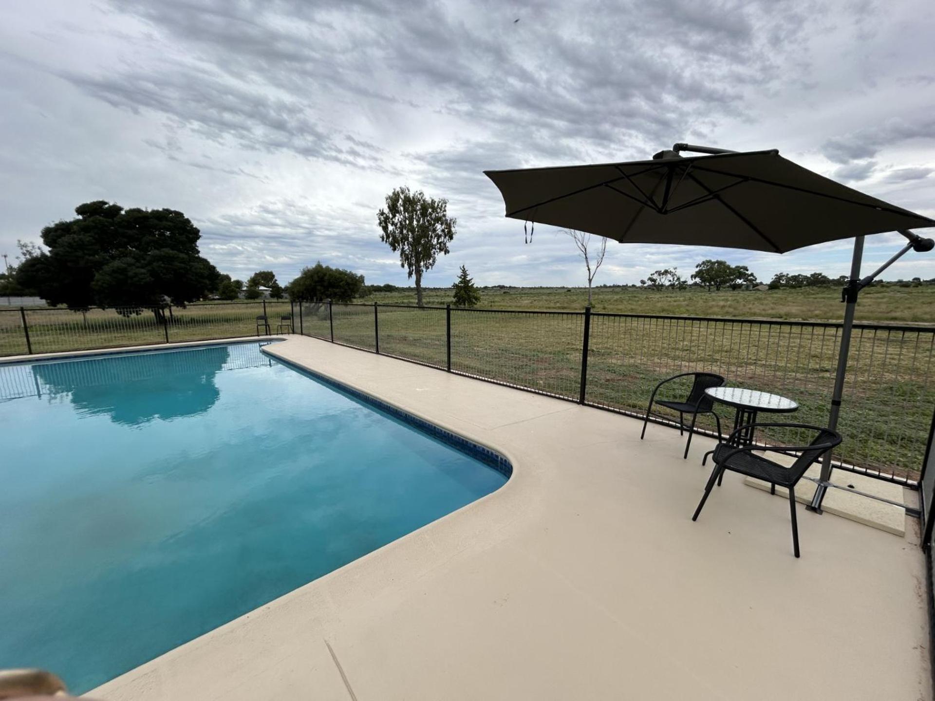 Happy Wanderer Motel Lake Boga On The Lake With Lake Views Luaran gambar