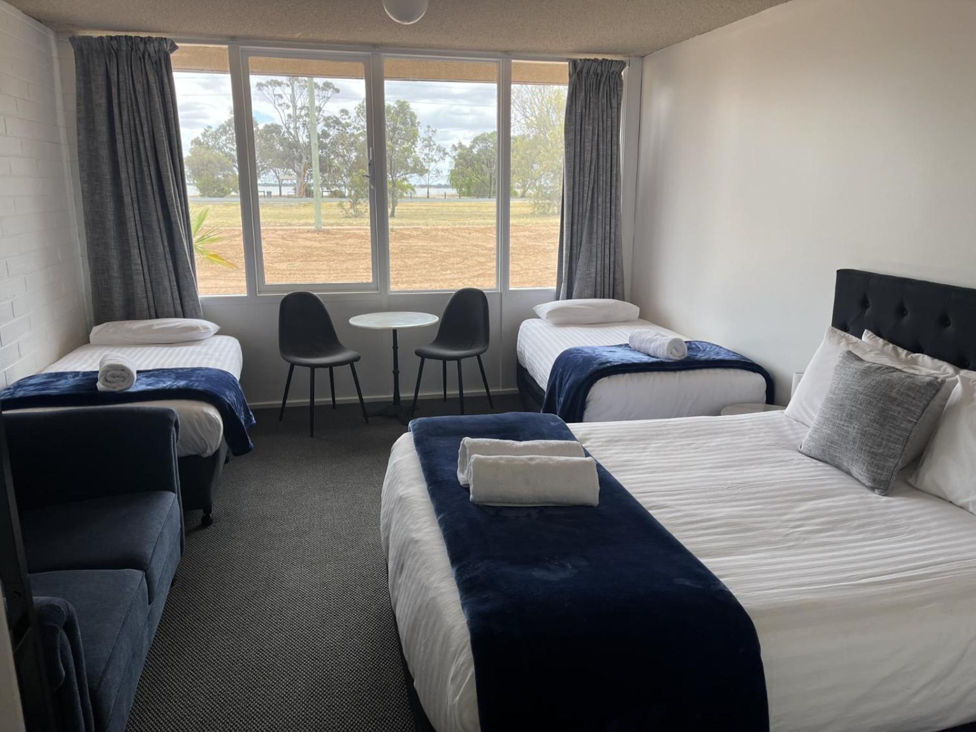 Happy Wanderer Motel Lake Boga On The Lake With Lake Views Luaran gambar