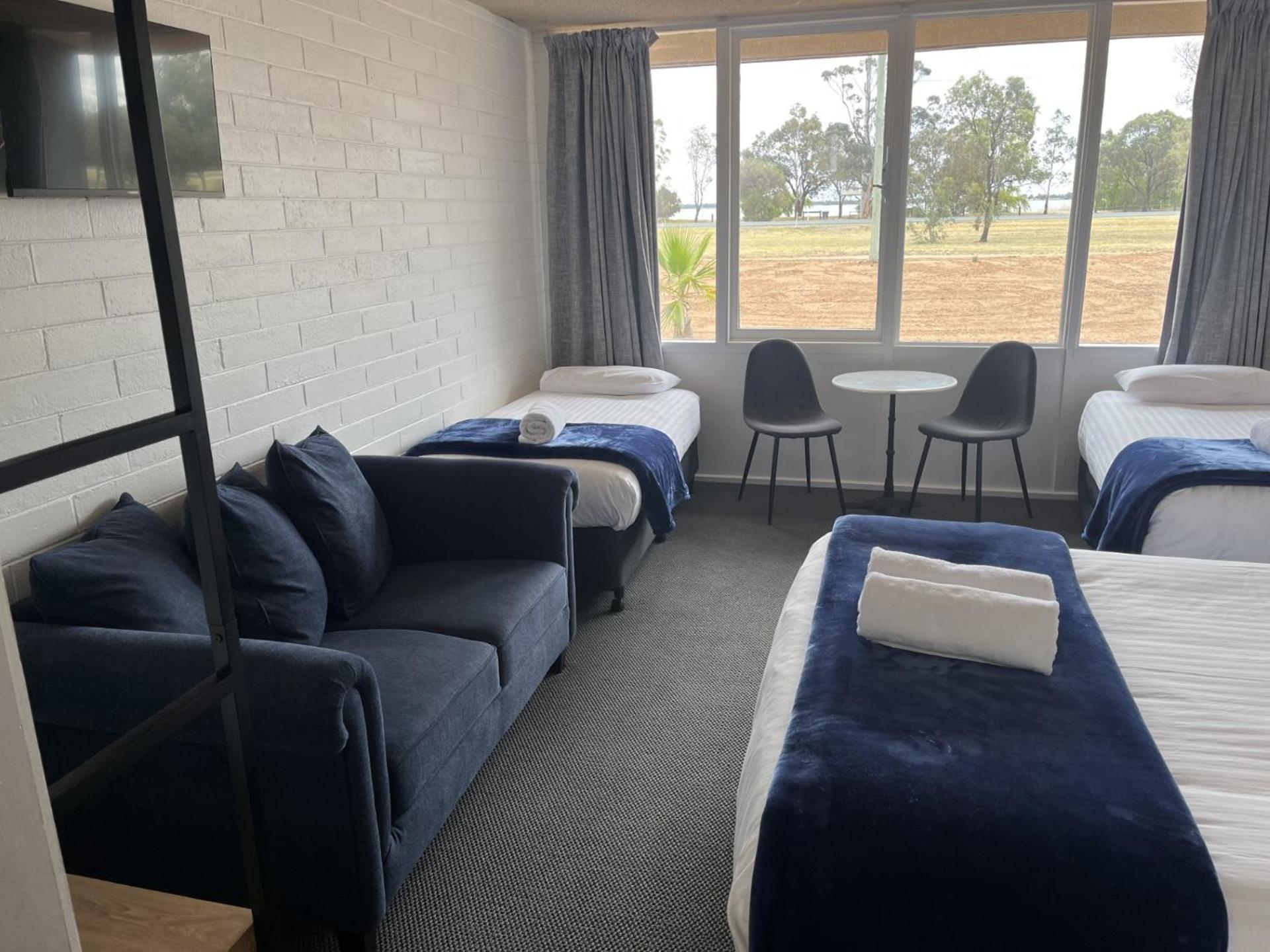 Happy Wanderer Motel Lake Boga On The Lake With Lake Views Luaran gambar